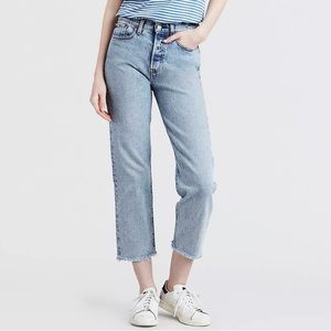 LEVI'S Women's Wedgie Straight Fit Frayed Hem Light Wash
Jeans Size 24